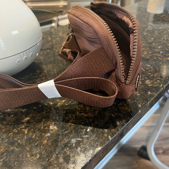 Brand New LuLuLemon Java Everywhere Belt Bag - Picture 5 of 8
